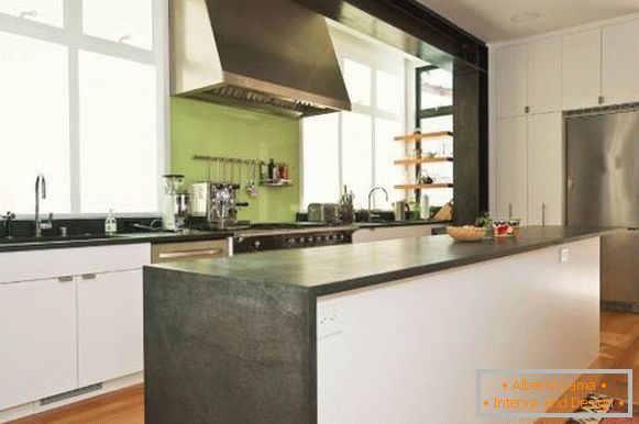 Șorț pentru bucătărie din sticlă - fotografie în design interior