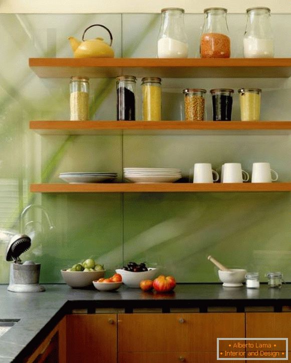 Fotografie de bucătărie cu șorț transparent de sticlă
