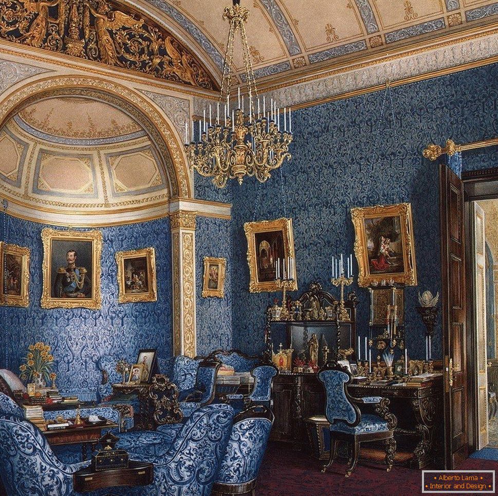 Interior cu pereți și mobilier albastru