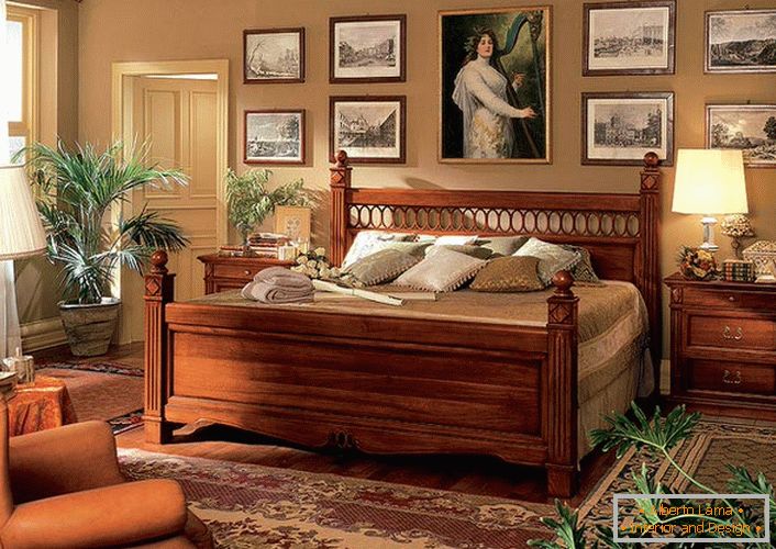 Se potrivesc corect mobilier masiv din lemn pentru un dormitor în stil baroc.