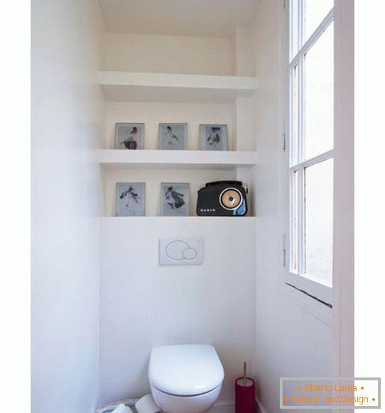 Toaletă a unui mic apartament studio în Paris