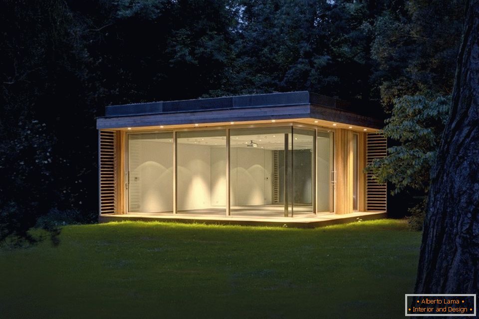 Casa ecologică cu ziduri de sticlă
