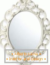 Oglindă elegantă într-un cadru deschis