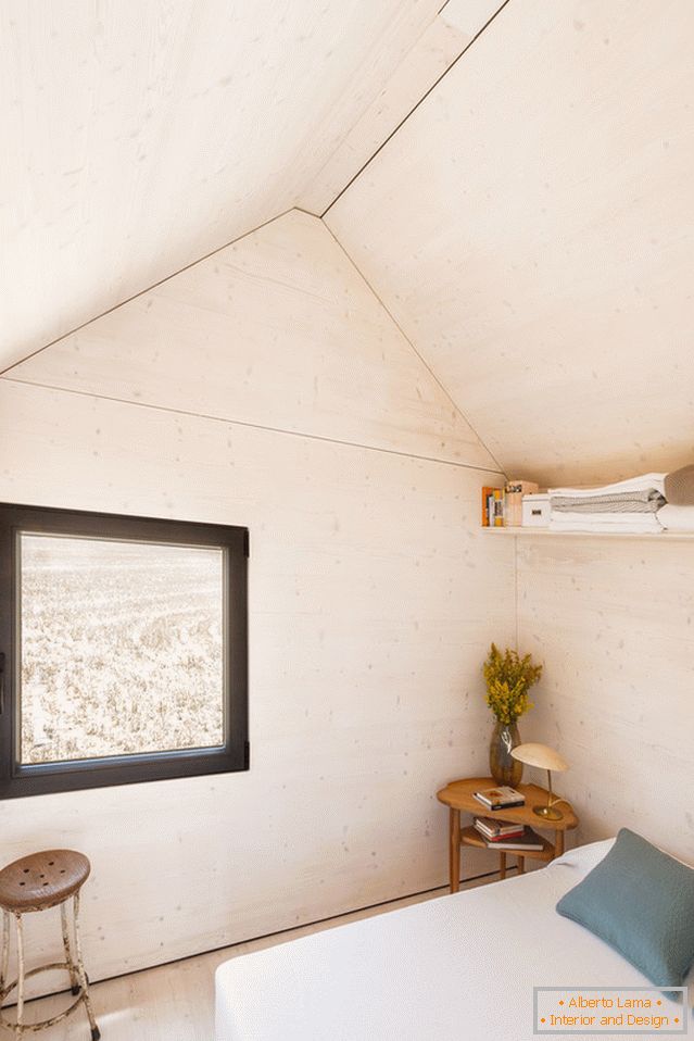 Dormitorul unei cabane mici