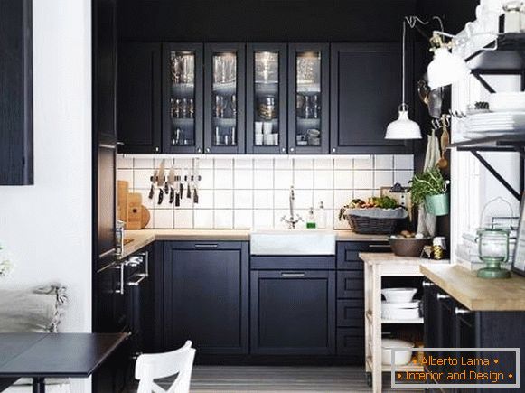 Bucătării elegante cu colțuri mici, în culoare neagră