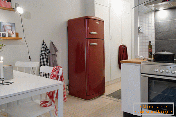 Bucătăria unui mic apartament în stil scandinav