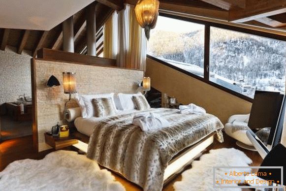 Lux-dormitor-cu-view-la-munți