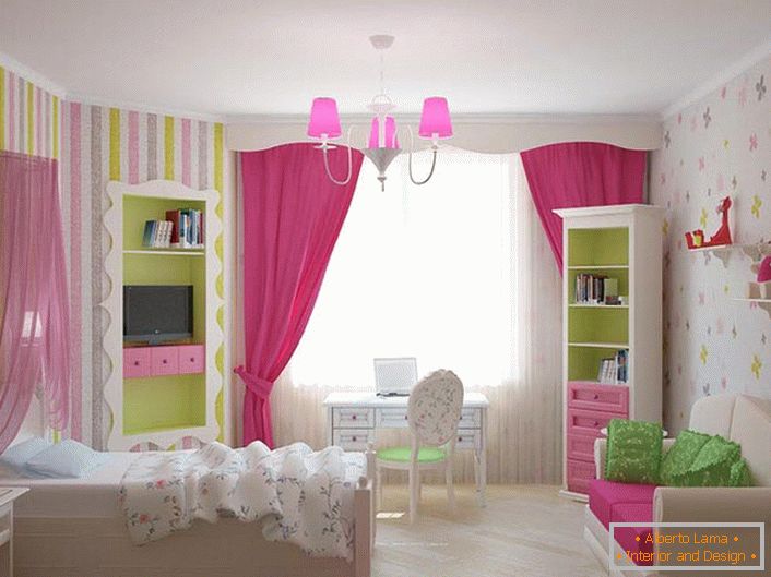 Camera tânărului prințesă este decorată în culori clasice girlish. Accentul de roz luminos face interiorul luminos și colorat. 