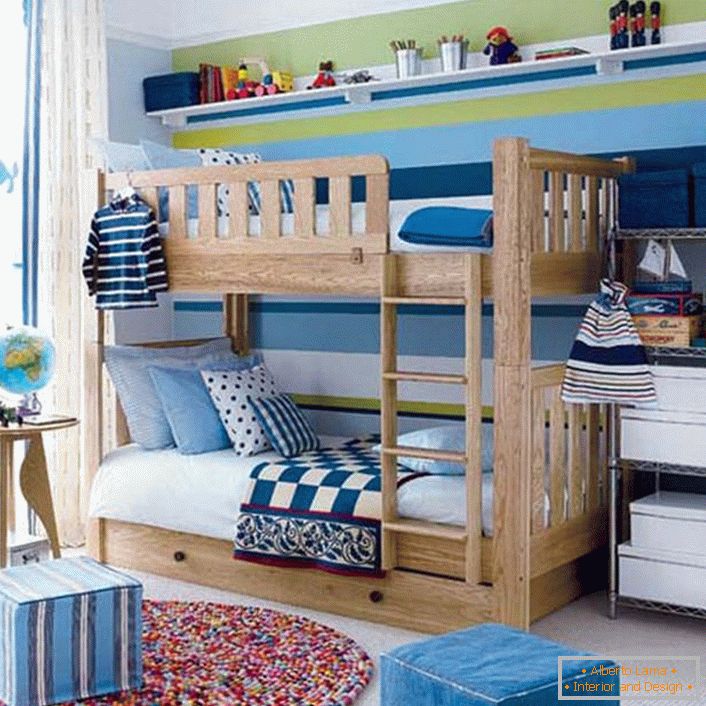 O cameră pentru copii mici pentru băieți este decorată în stil scandinav.