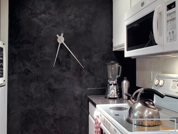 Stucco negru venețian în fotografia bucătăriei