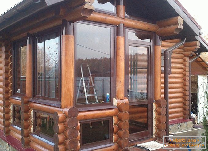 Cum să atașați în mod corespunzător o verandă unei case din lemn
