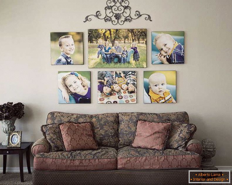 Fotografii de familie на стене в интерьере
