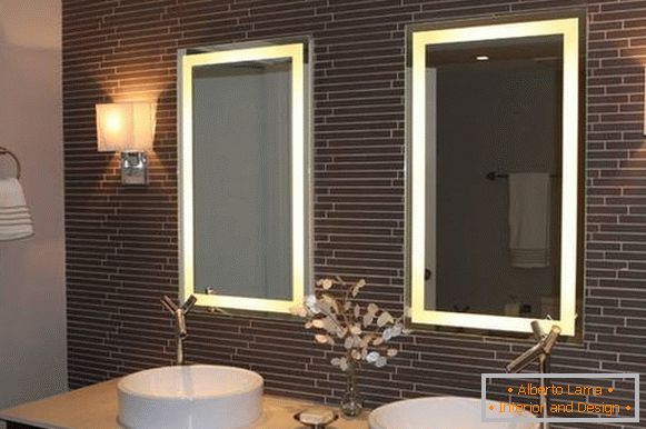 Oglinzi rectangulare cu lumină de fundal pentru baie