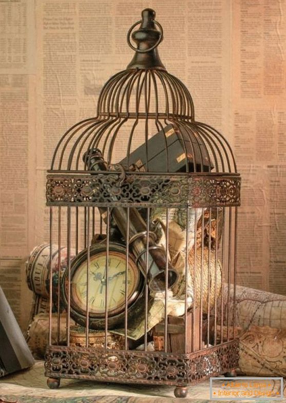 Bird cage ca un decor de origine