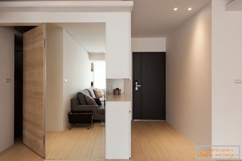 Ușa ascunsă într-un apartament cu trei camere