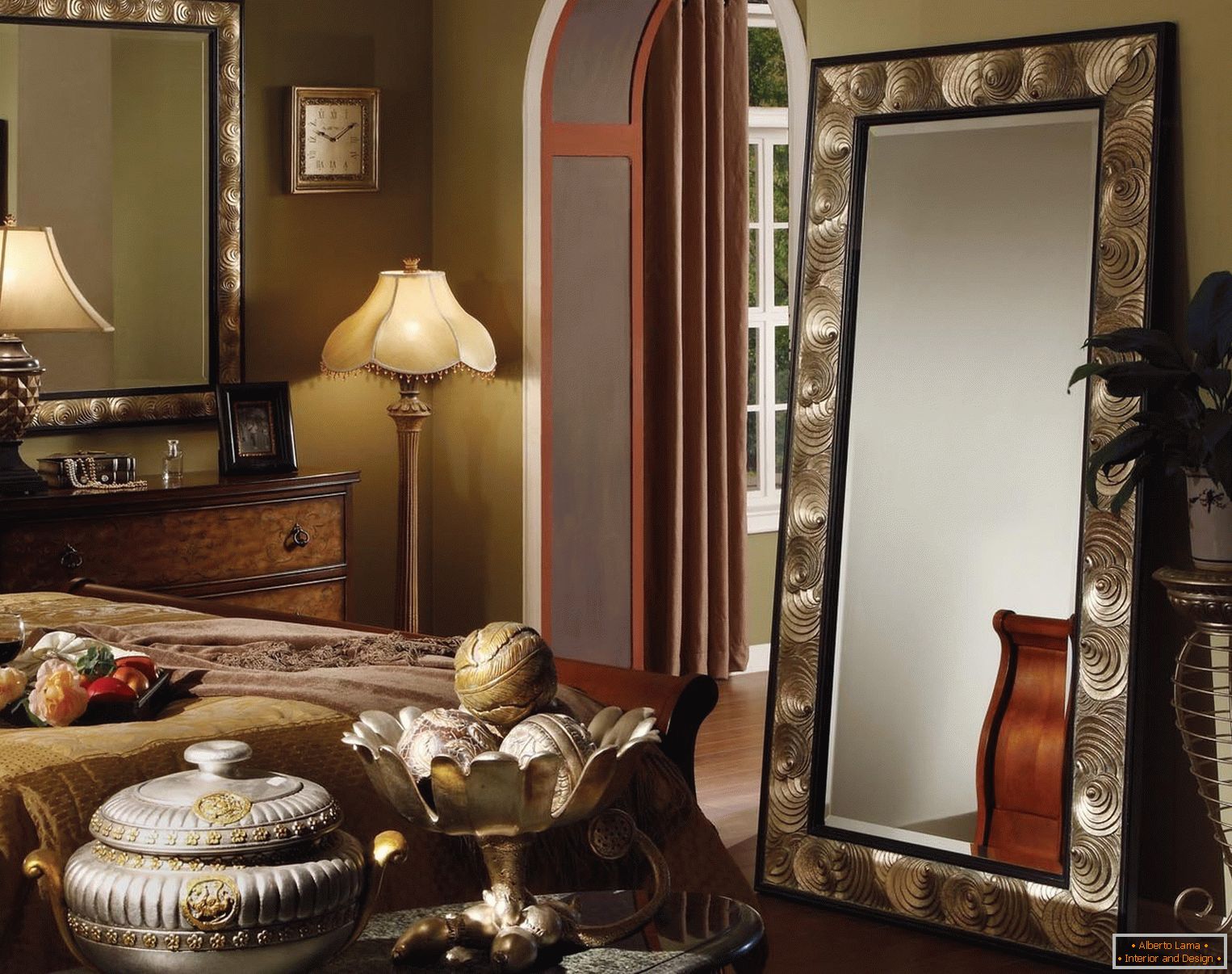 Interiorul elegant cu oglinzi