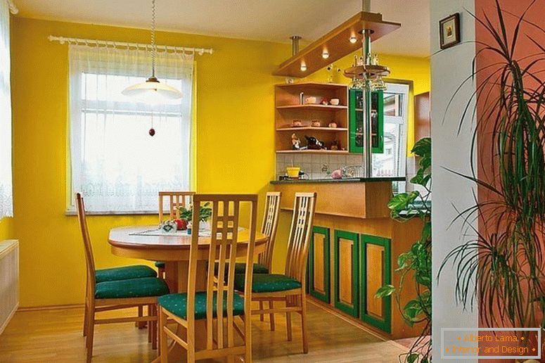 Ziduri galbene în bucătărie