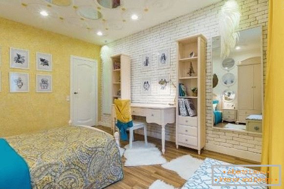 Tapet galben lichid - design dormitor arta