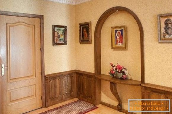 Beege wallpaper lichid - fotografie de interior în apartamente obișnuite