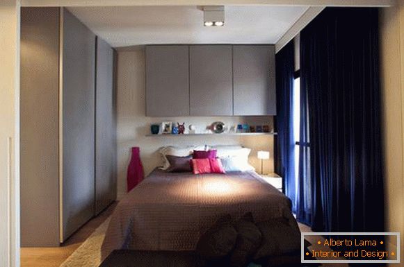 Dormitor într-un apartament mic 45 de metri pătrați. m.