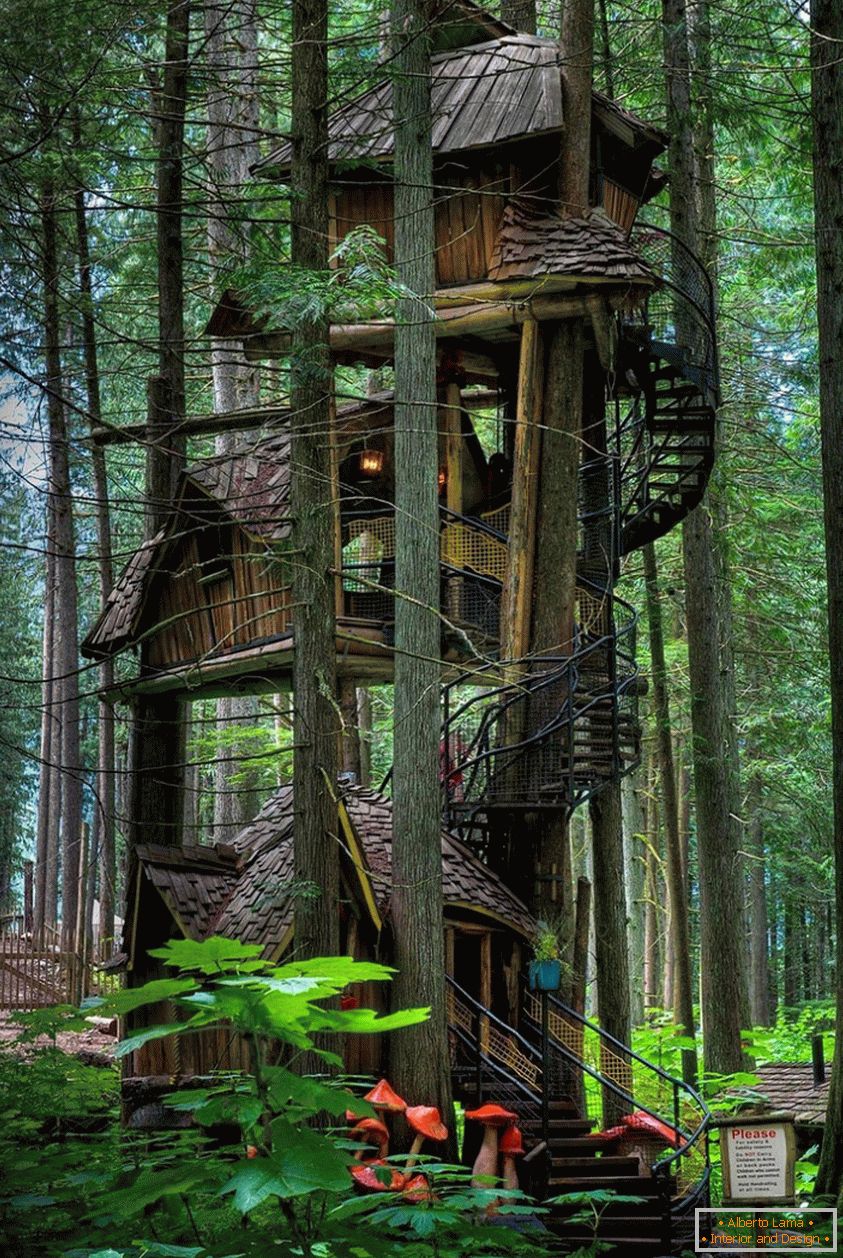 Trei Story Treehouse (British Columbia, Canada)