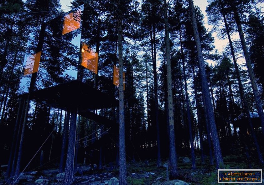 Mirror Tree House (Suedia)