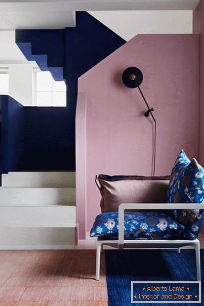 Combinație roz neobișnuită în decorarea scărilor