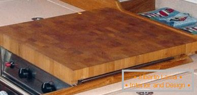 Suprafață de masă din lemn pe aragaz