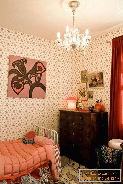 Decor de cameră decorată în stil roz