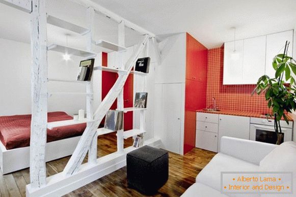 Apartament studio în culoarea roșu și alb