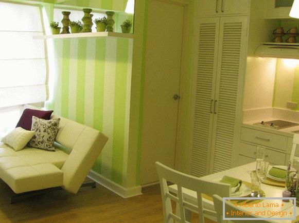 Interiorul unui apartament mic în tonuri verzi