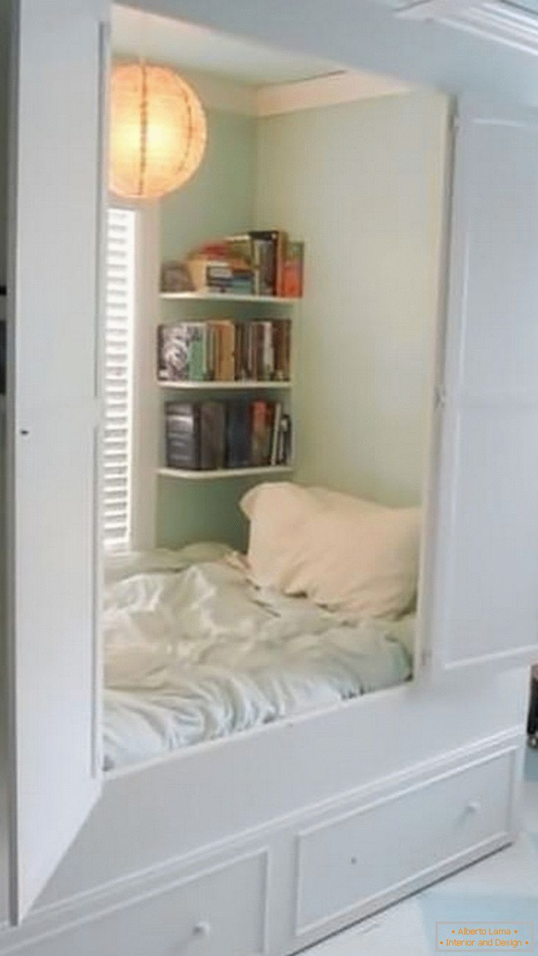 Un dormitor într-o cameră secretă