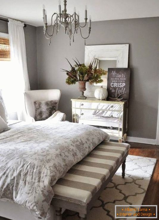 Dormitor elegant cu un sertar frumos proiectat