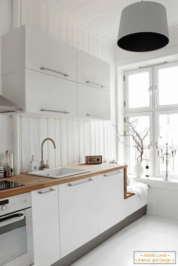 Bucătărie interior în culoare albă
