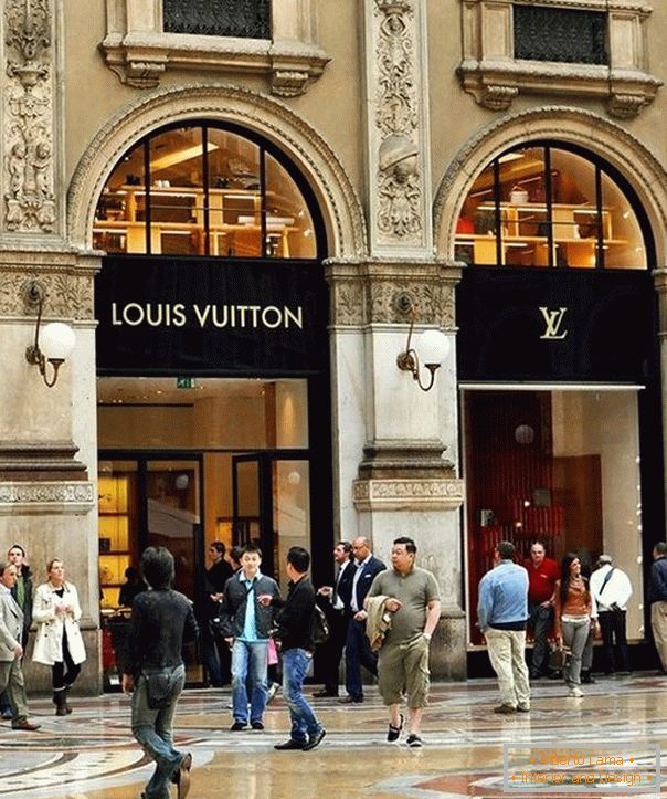 Magazinul Louis Vuitton din Milano