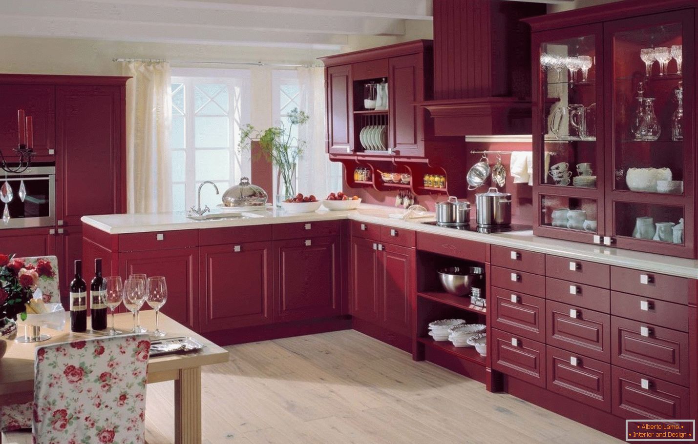 Mobilă de bucătărie în culoarea vernisajului