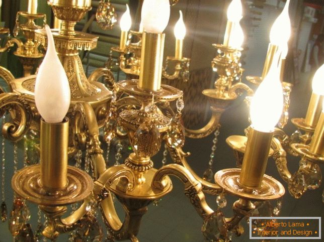 Măreția regală a candelabrelor din bronz