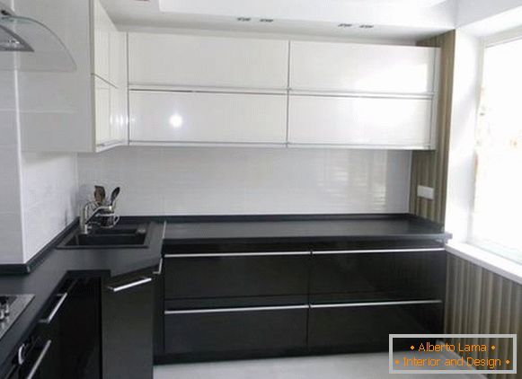 Bucătărie alb-negru, fotografia 1