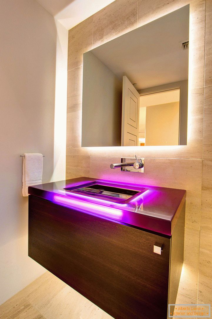 baie de interior-LED-lumină-perete-oglindă-pentru-moderne-baie-combinate-cu-brun-placaj-furnir-plutitoare-vanitate-dulap-cu-violet-au dus-chiuveta-vanitatea-modern-baie-vanity- lumini-744x1117