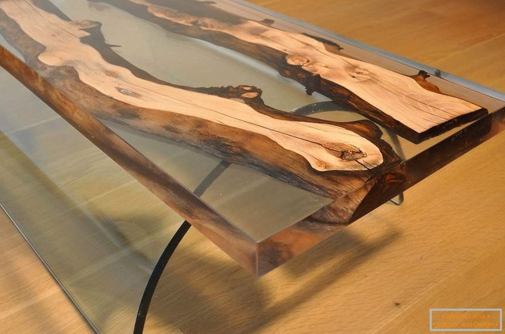 lemn в прозрачной смоле