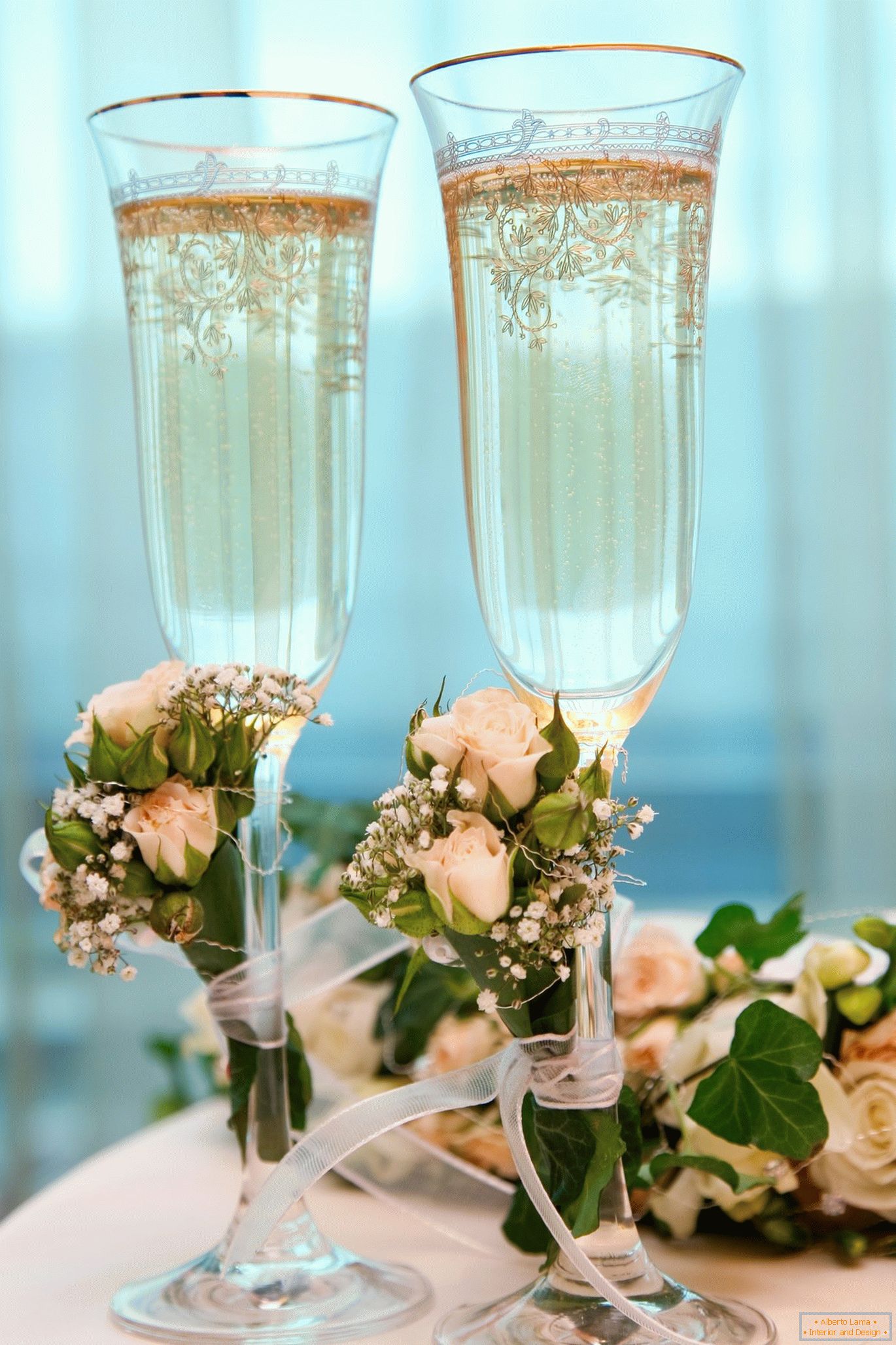 Pahare de nunta cu flori artificiale