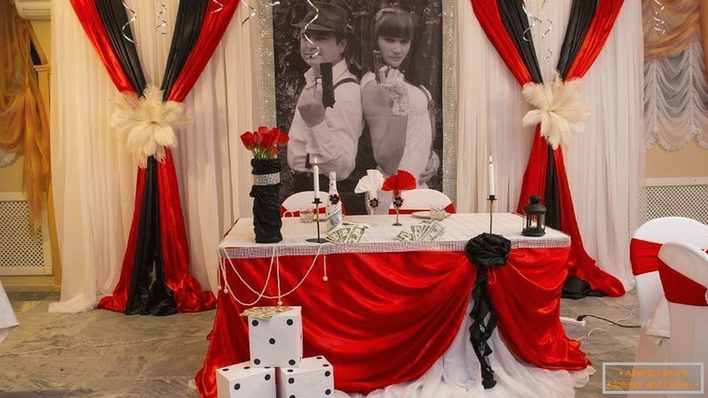 Motivele gangsterilor în decorarea unei săli de nunți