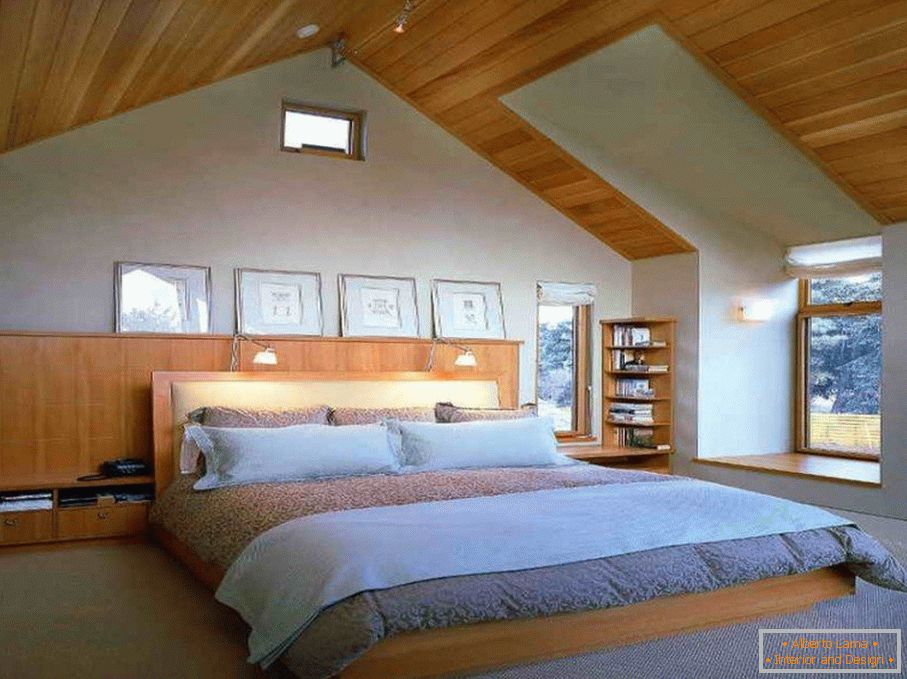 Dormitor cu tavan din lemn