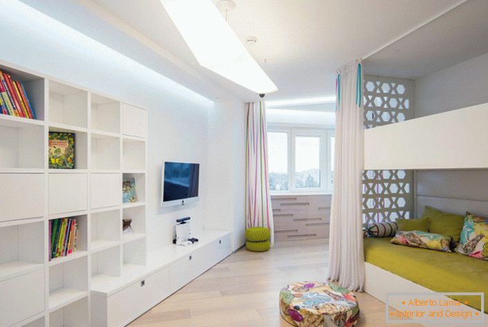 Interiorul camerei pentru copii, ca un exemplu de mobilier amenajat în mod corespunzător pentru stilul minimalismului. 