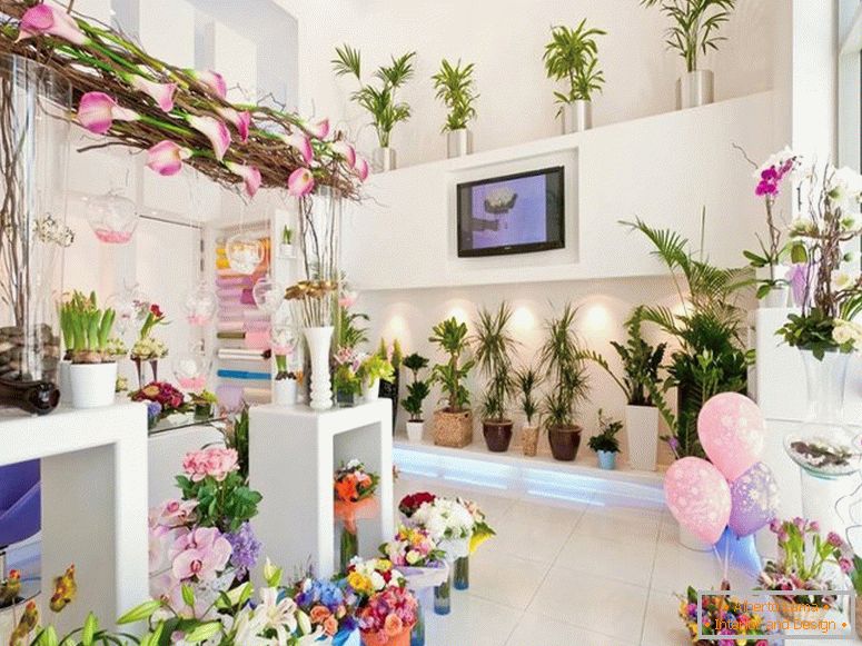 Magazin de flori în culori deschise