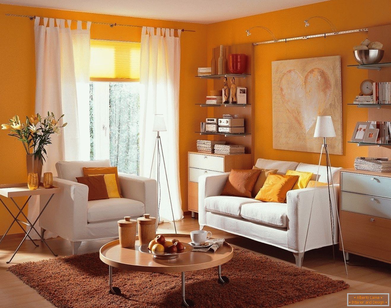 Camera de zi cu pereți portocalii