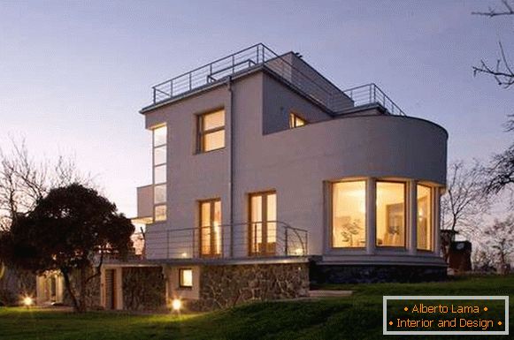 Designul fațadei unei case particulare în stilul funcționalismului modern