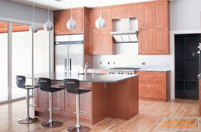 Combinația dintre metal și lemn într-o bucătărie modernă