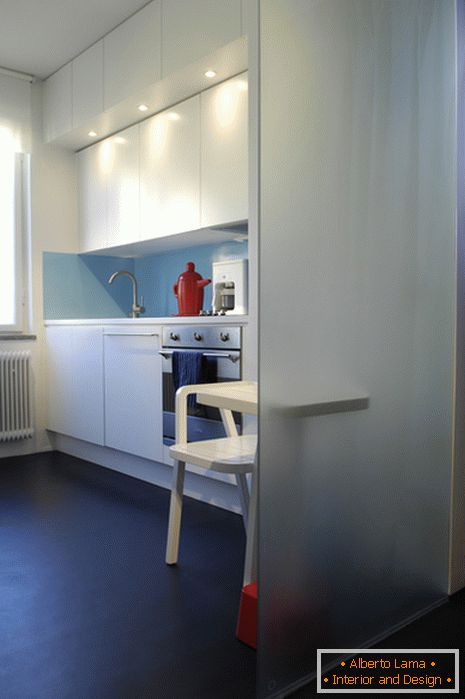 Design interior de bucătărie într-un apartament mic