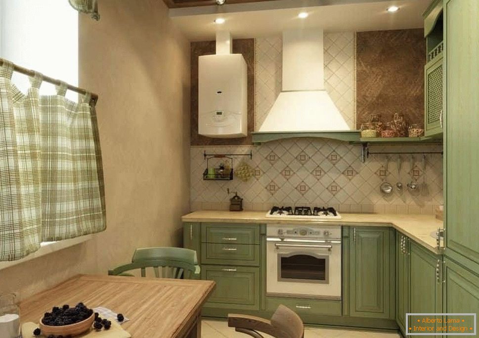 Bucătărie în stil rustic, cu șorț de faianță și pereți vopsite